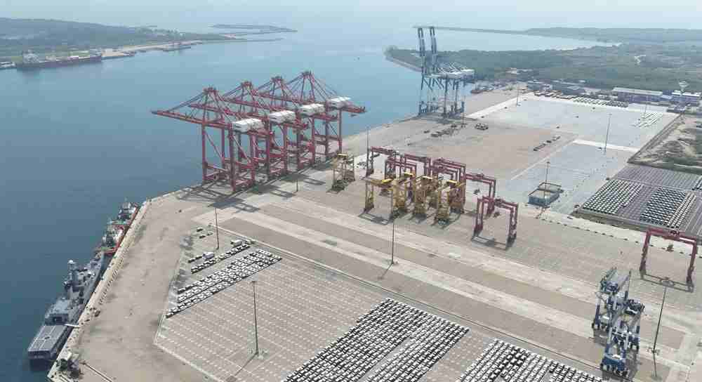 Discharged Cranes at HIP ready for assembling